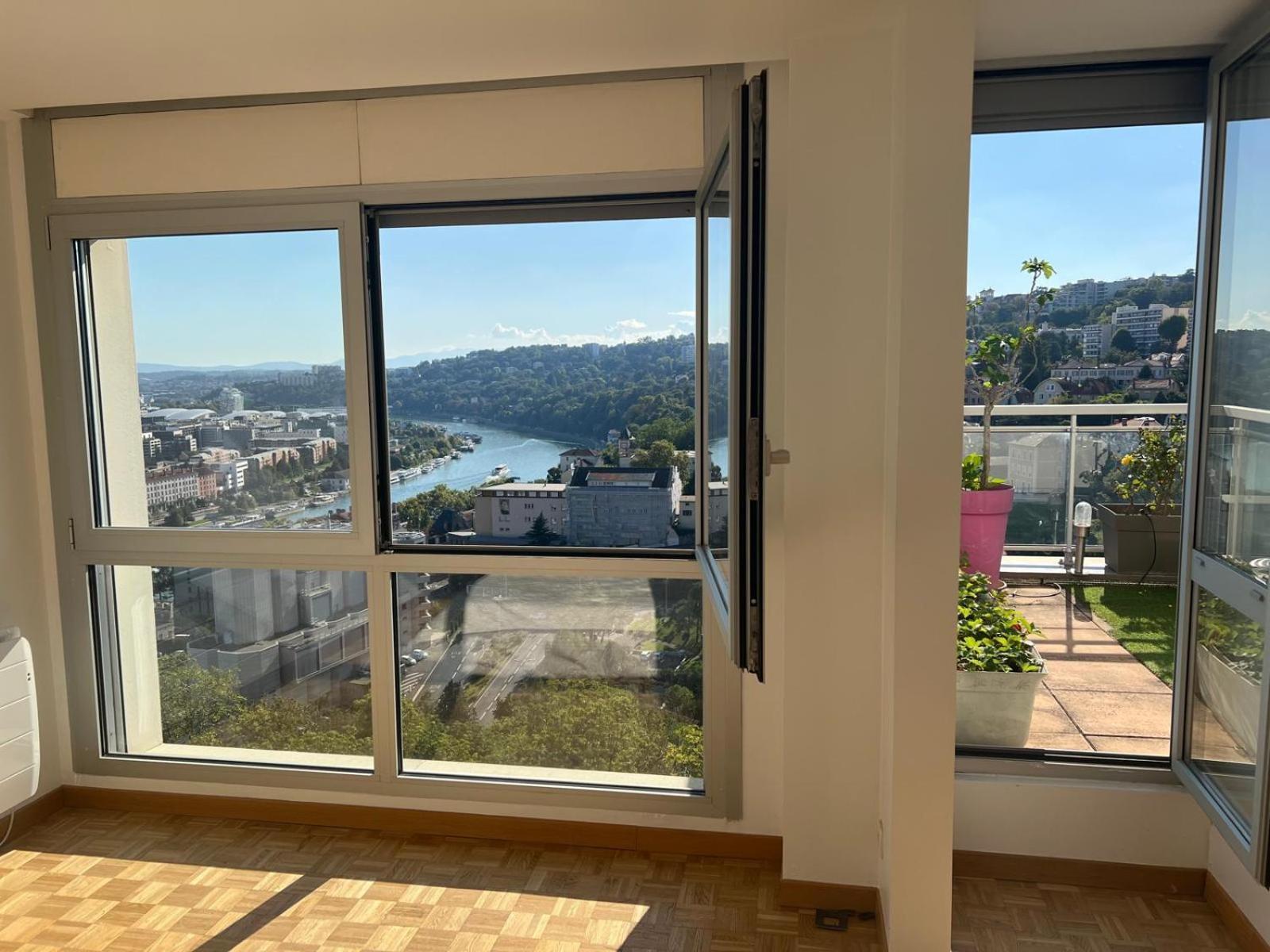 Chambre Dans Les Hauteurs De Lyon Proche Fourviere Chez L Hote Lião Exterior foto