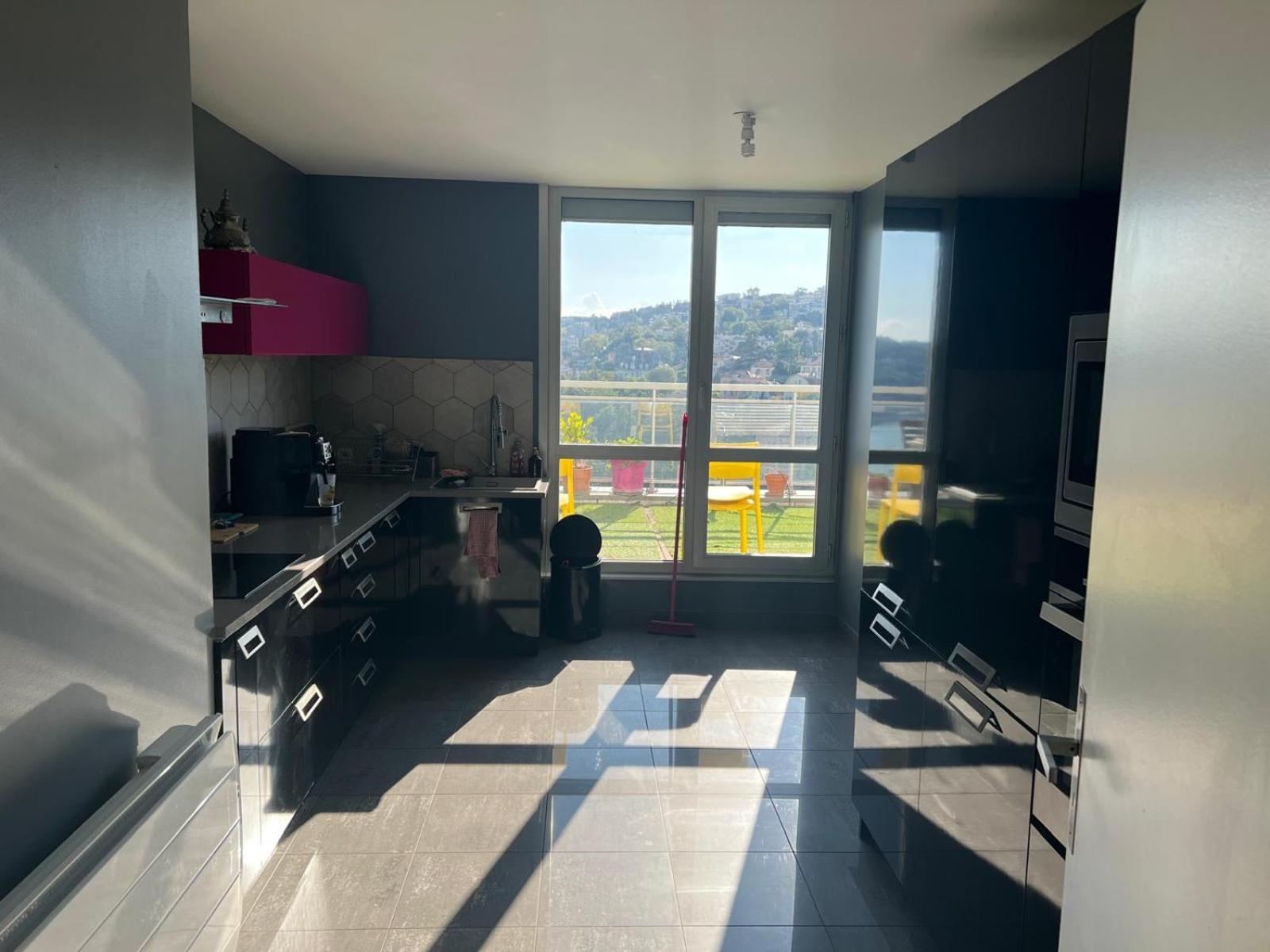 Chambre Dans Les Hauteurs De Lyon Proche Fourviere Chez L Hote Lião Exterior foto